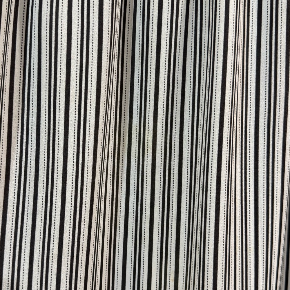 Loft black & white small stripe design with ruffle shoulders blouse L - Picture 13 of 13